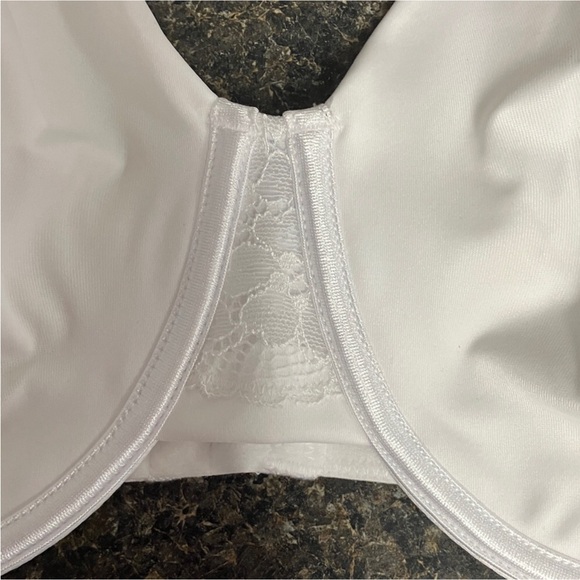2/9  nwt vanity fair white underwire bra 42C style # 76084 - Picture 4 of 7